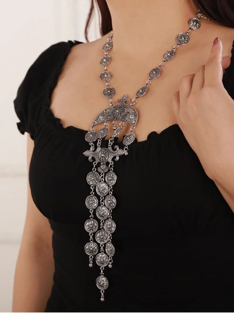 2016 boho necklace.Silver-Tone Ornate Pendant Statement Necklace - Women Jewelry